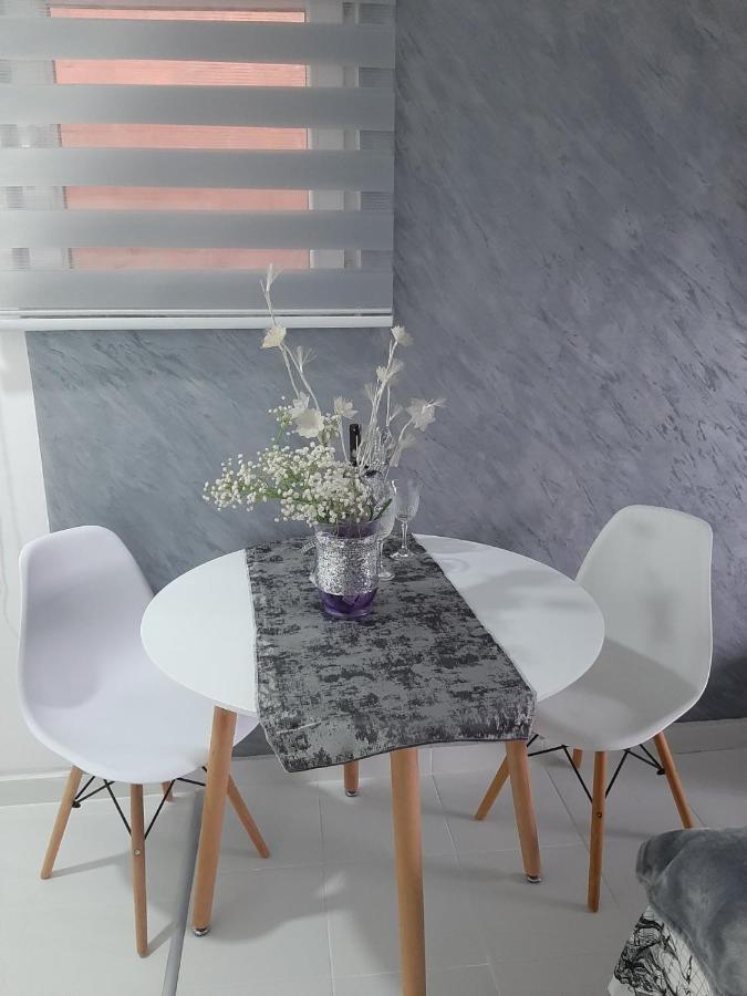 Cozzy Apartment Near The Aiport 波德戈里察 外观 照片