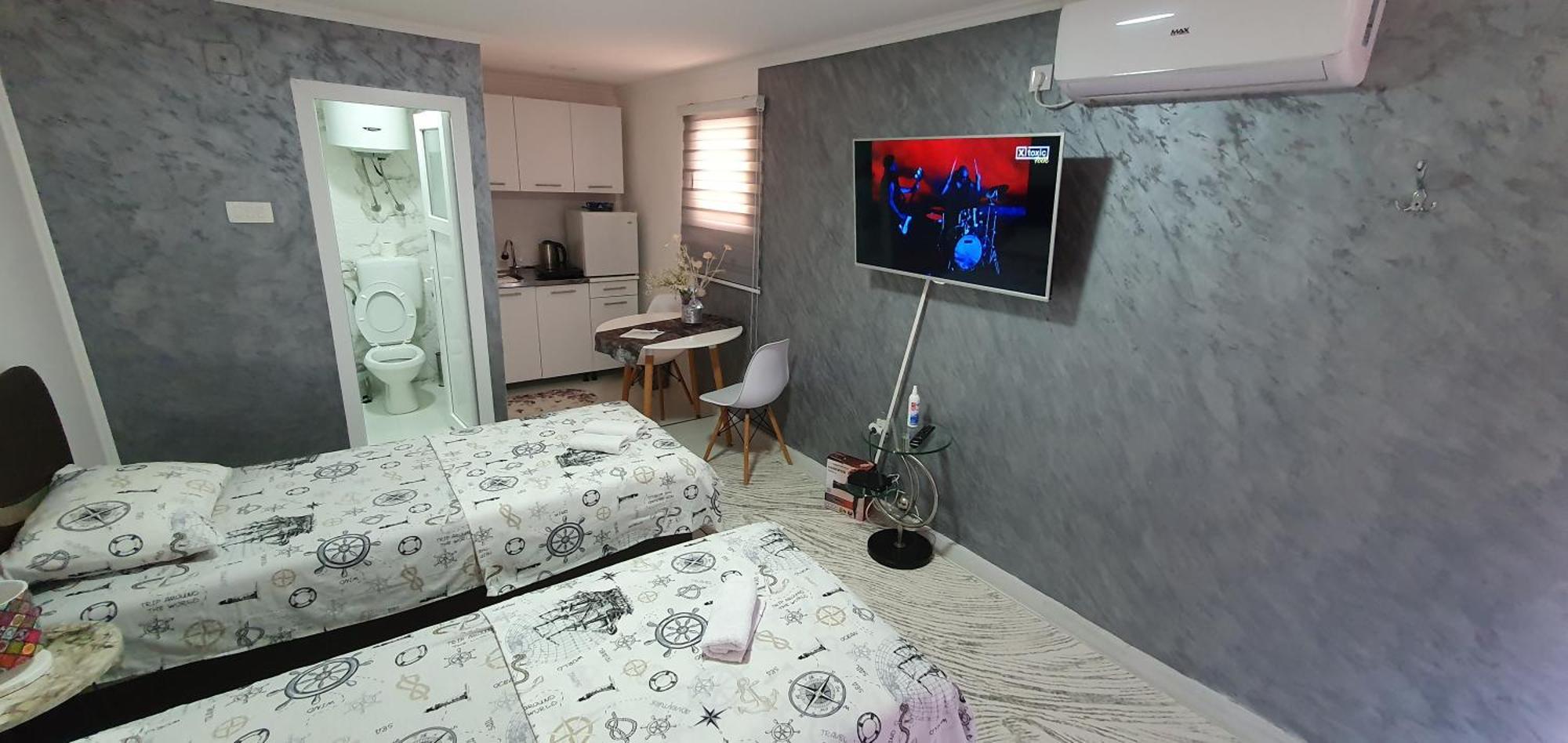 Cozzy Apartment Near The Aiport 波德戈里察 外观 照片